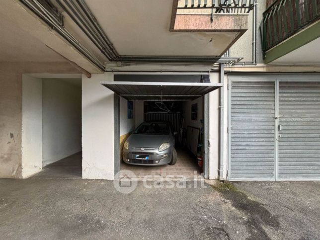 Box/posto auto in residenziale in Via S. Maria la Stella 40
