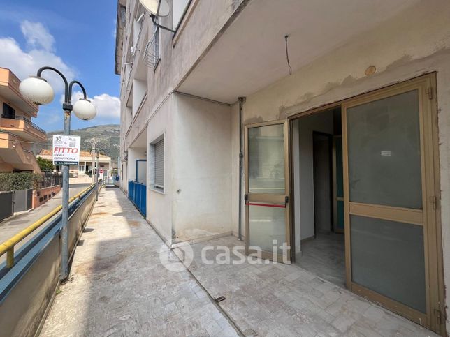 Negozio/locale commerciale in commerciale in Strada Statale 7