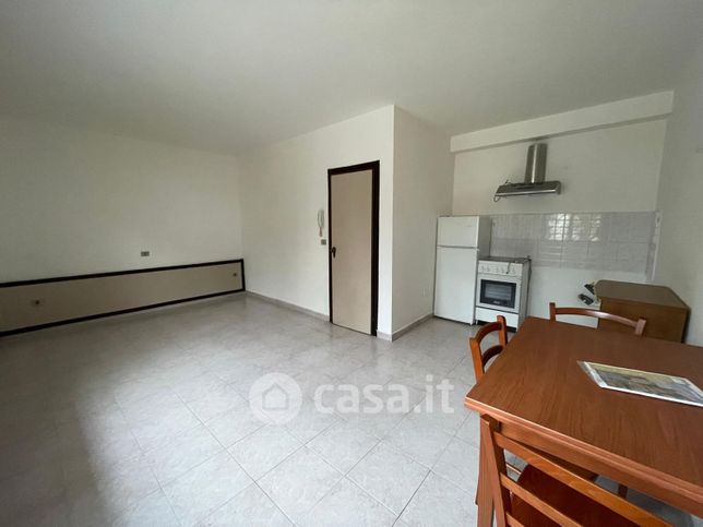 Ufficio in commerciale in Via Monte Cervino
