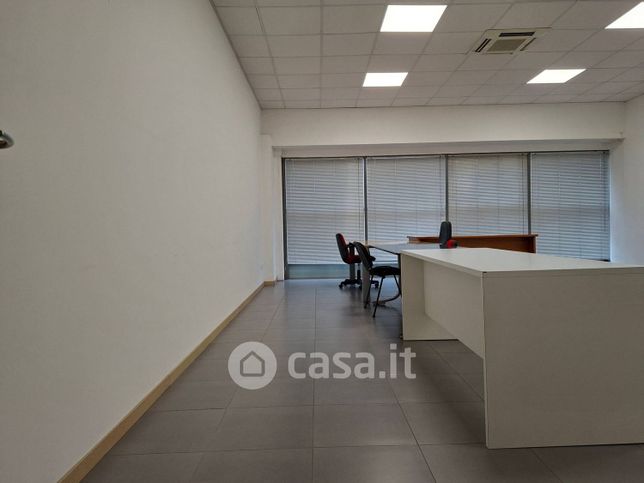 Ufficio in commerciale in Via Giuseppe Ungaretti 34