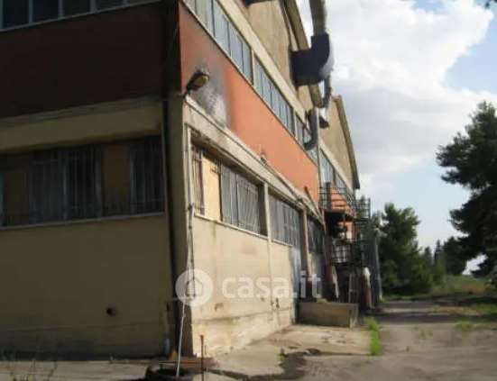 Capannone in commerciale in Via Monturanese