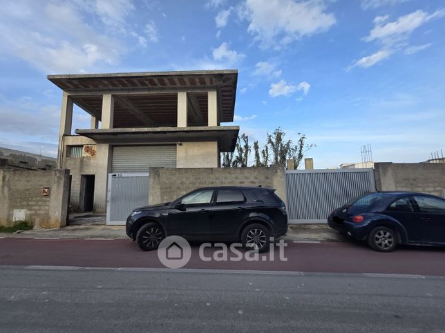 Rustico/casale in residenziale in Via Omero