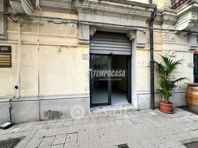 Capannone in commerciale in 