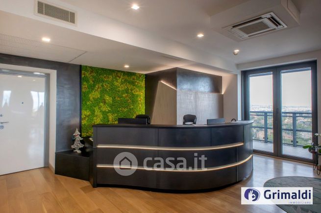 Ufficio in commerciale in Viale Giorgio Ribotta 21