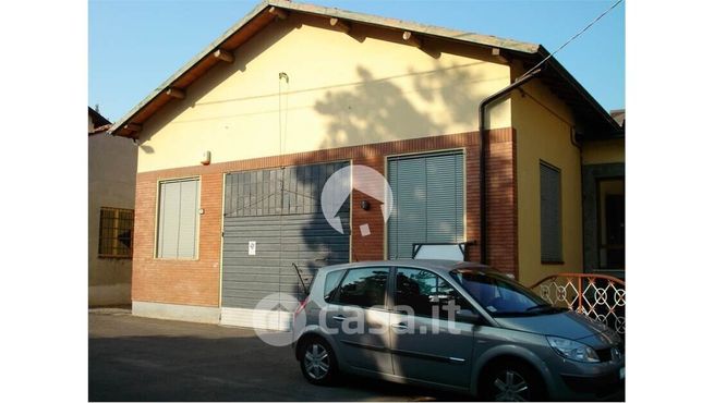 Capannone in commerciale in Via Generale Luigi Reverberi 3