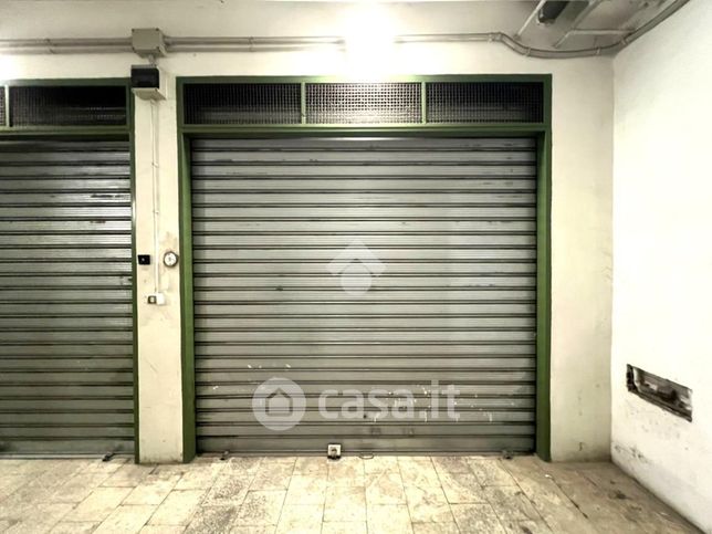 Garage/posto auto in residenziale in Via Antonio Labriola 36