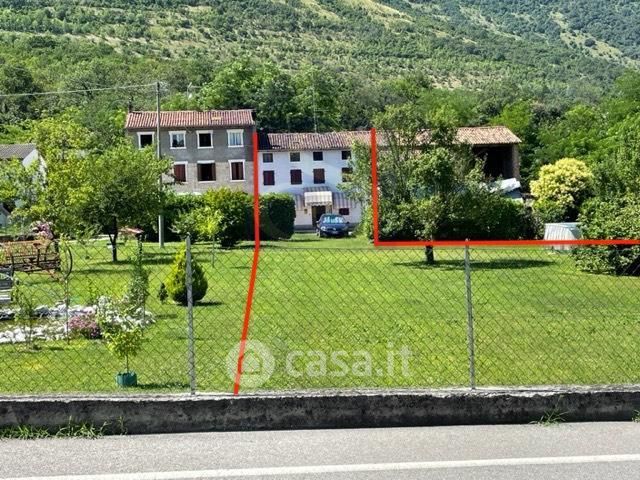 Casa indipendente in residenziale in 