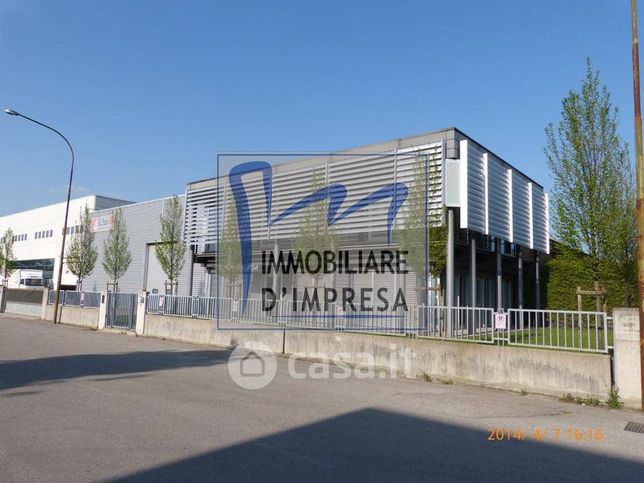 Capannone in commerciale in Via Emilia Ovest