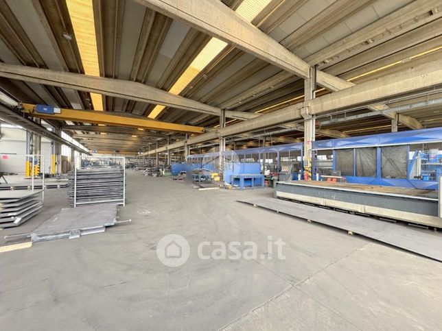 Capannone in commerciale in Via Quinzano 80