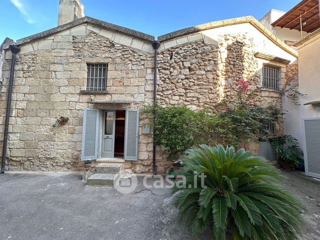 Casa indipendente in residenziale in Via degli Aragonesi 21