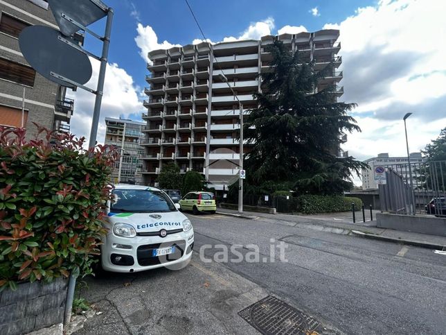 Garage/posto auto in residenziale in Corso Grosseto 301