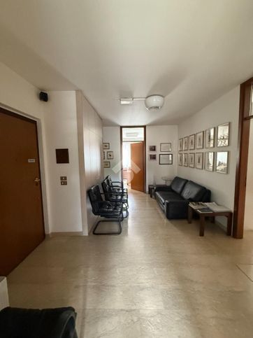 Ufficio in commerciale in Largo Parolini 9