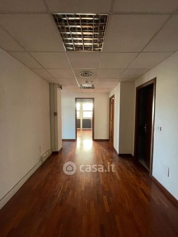 Ufficio in commerciale in Via flavio domiziano