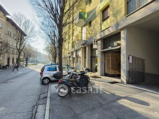Box/posto auto in residenziale in Viale Raffaello Sanzio 4