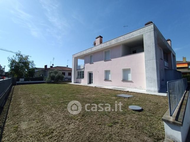 Villa in residenziale in Via Egeria 30