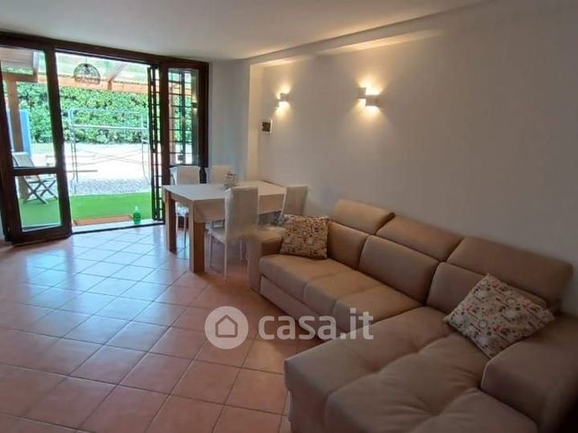 Appartamento in residenziale in Via Pina Menichelli