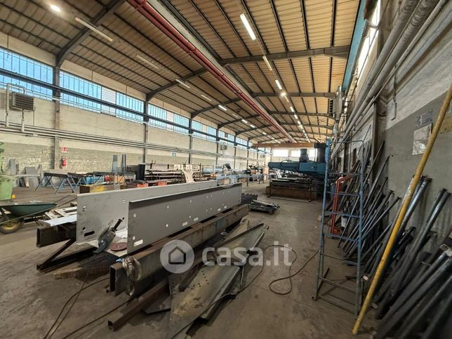 Capannone in commerciale in Via Pontoglio
