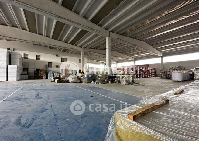 Capannone in commerciale in Viale Europa