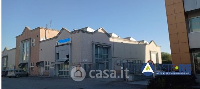 Capannone in commerciale in Via Paronese 118