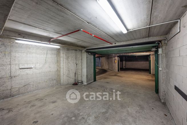 Box/posto auto in residenziale in Via Andrea Maria Ampère 7