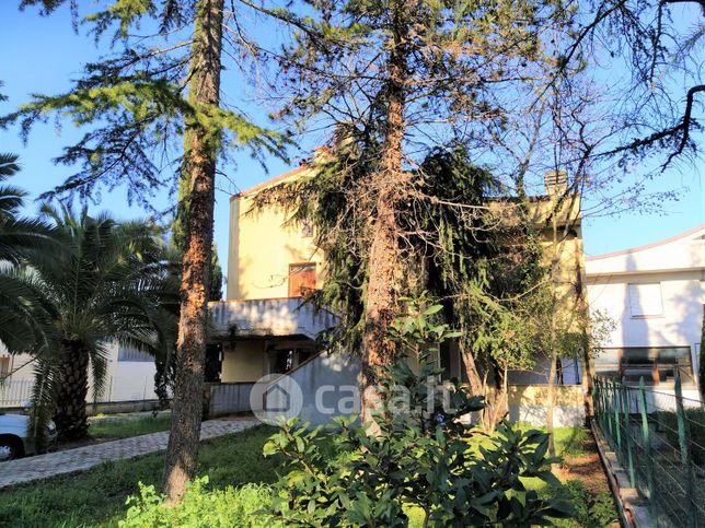 Capannone in commerciale in Via Fausto Coppi 78