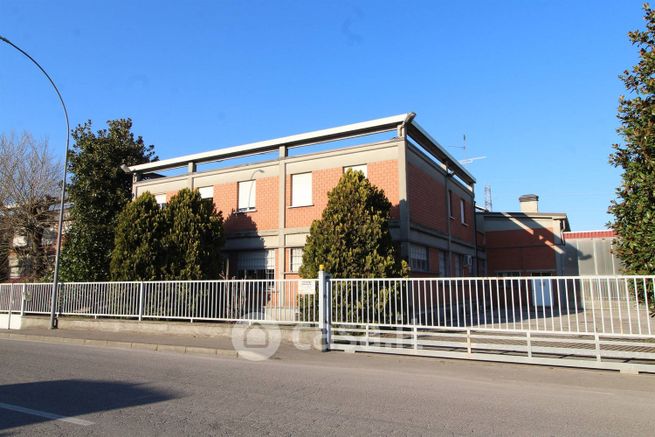 Capannone in commerciale in Via Bartolomeo Riva