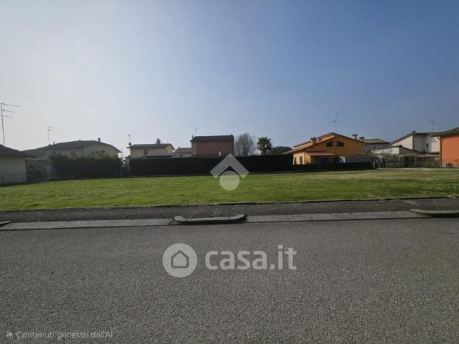 Terreno edificabile in residenziale in Via Val Saverna 1