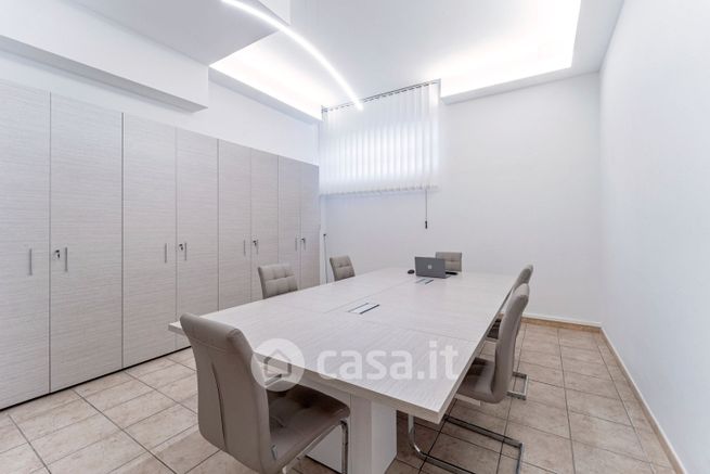 Ufficio in commerciale in Via Vittorio Emanuele II