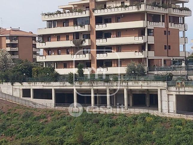 Box/posto auto in residenziale in Viale Giulio Cesare