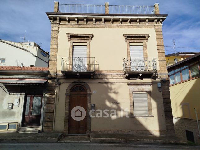 Casa indipendente in residenziale in Via Marrucina 31