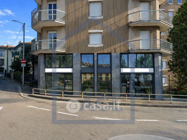 Negozio/locale commerciale in commerciale in Via Giuseppe Parini 1