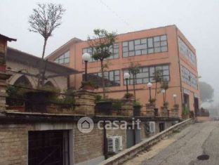 Ufficio in commerciale in Via Cannaiola
