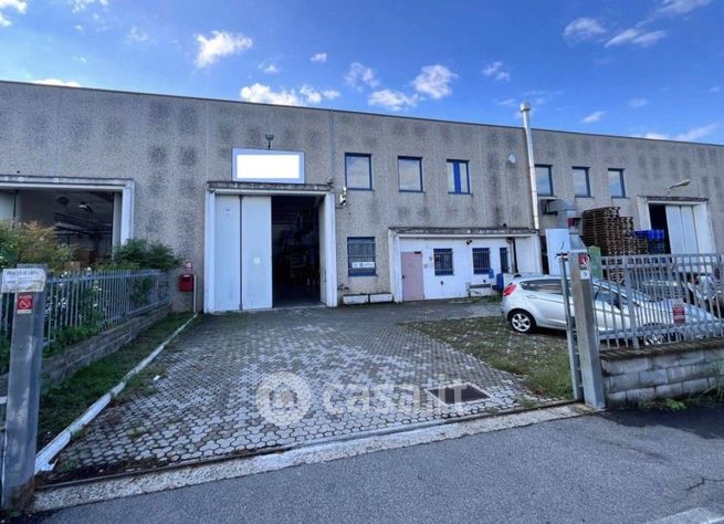 Capannone in commerciale in 