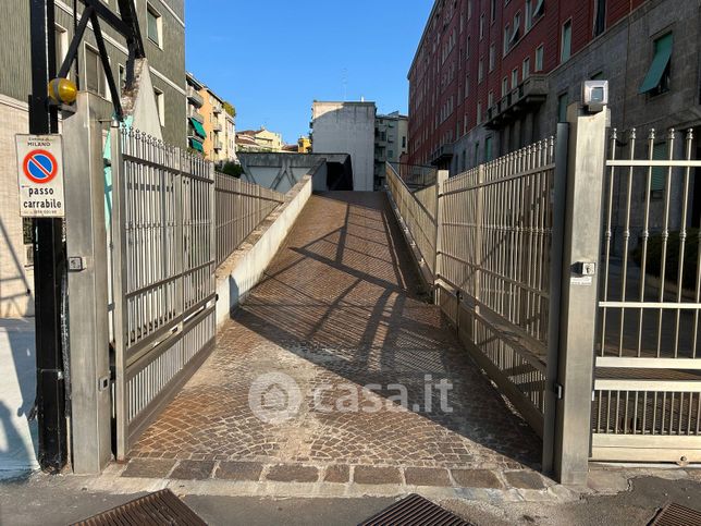 Garage/posto auto in residenziale in Via Giulio e Corrado Venini 14