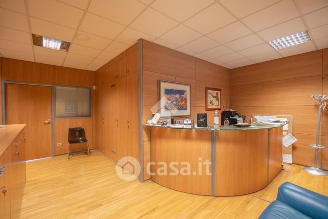 Ufficio in commerciale in Via di Santa Cornelia 5