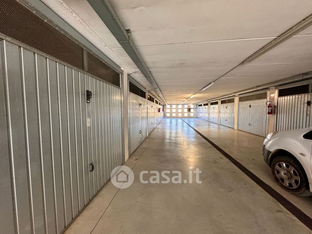 Garage/posto auto in residenziale in Via Roma 10