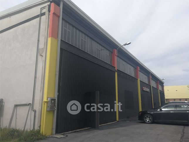 Capannone in commerciale in Via Piave