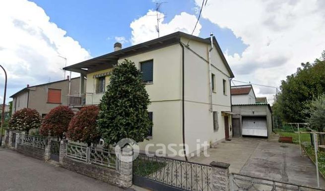 Garage/posto auto in residenziale in Via Francesco Taroni