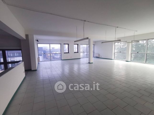 Ufficio in commerciale in 