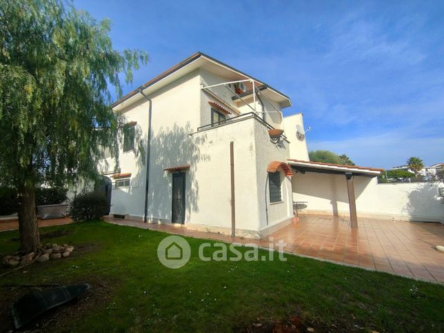Villa in residenziale in Via Veio 21