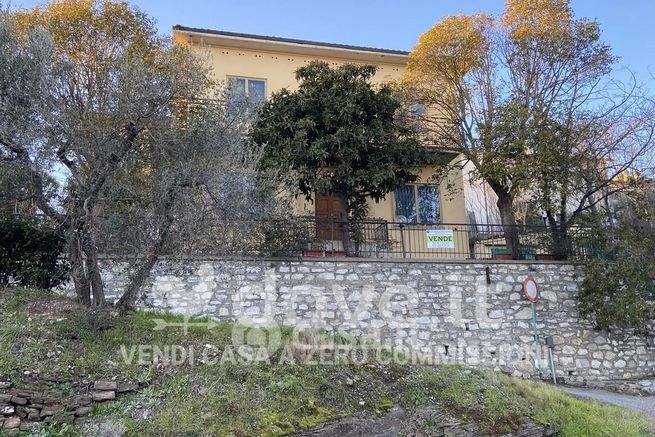 Villa in residenziale in Via Giuseppe di Vittorio 17