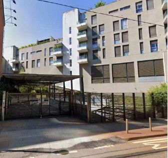 Box/posto auto in residenziale in Via Gaspare Rosales 13