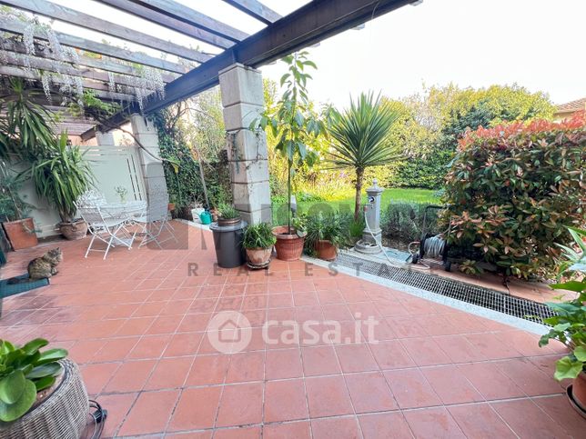 Villa in residenziale in Via M. Scarpari 19