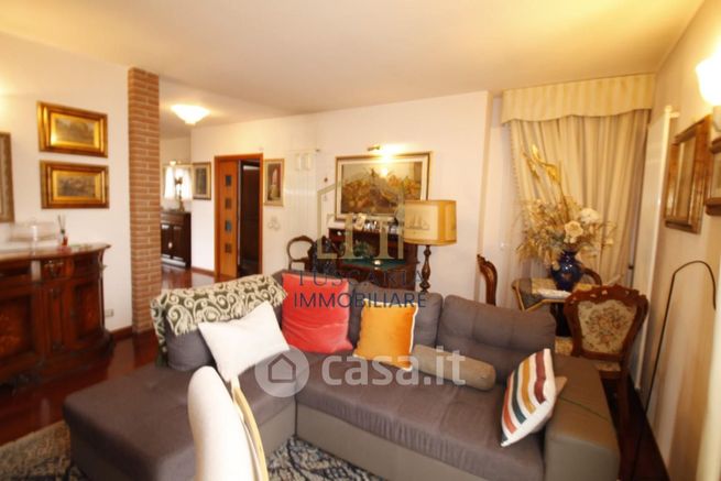 Villetta a schiera in residenziale in Via Bologna