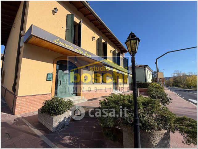 Attivitã /licenza (con o senza mura) in commerciale in 