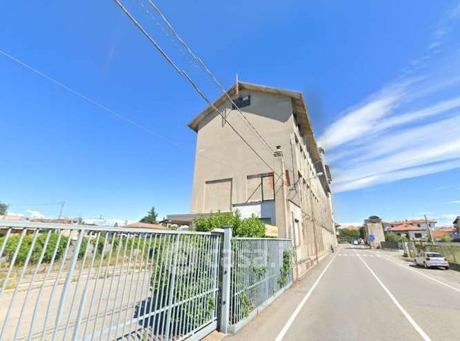 Capannone in commerciale in Via Piave 4