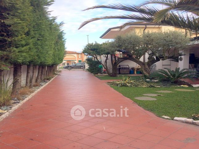 Casa indipendente in residenziale in Via Ancona