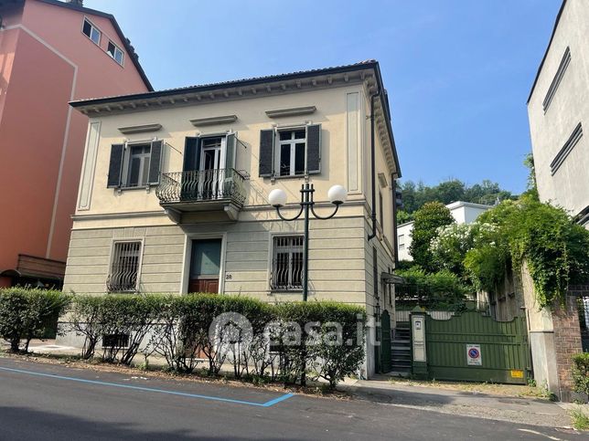 Villa in residenziale in Via Villa della Regina 28