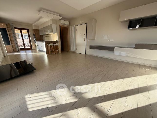 Appartamento in residenziale in Viale Abramo Lincoln 288