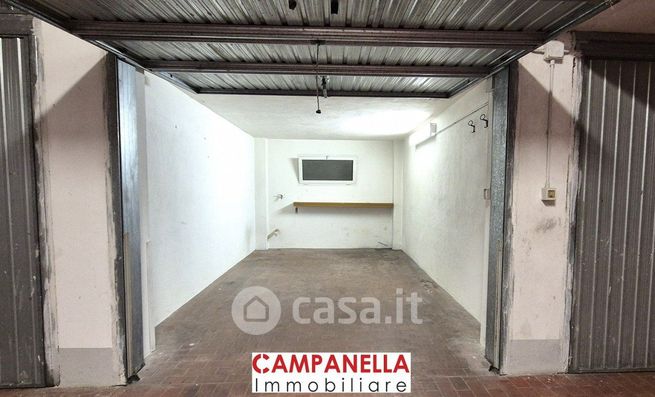 Box/posto auto in residenziale in Via Mortero